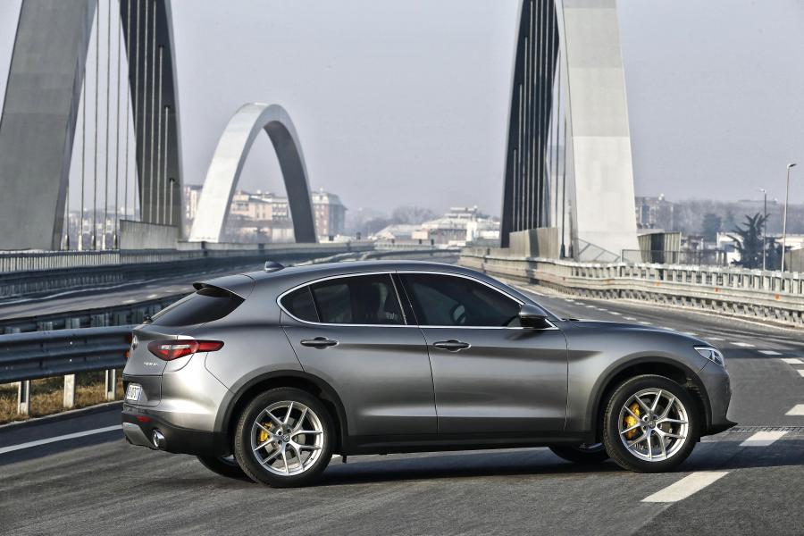  Alfa Romeo Stelvio (949) 2017 года  (WW) (фото 11 из 114)